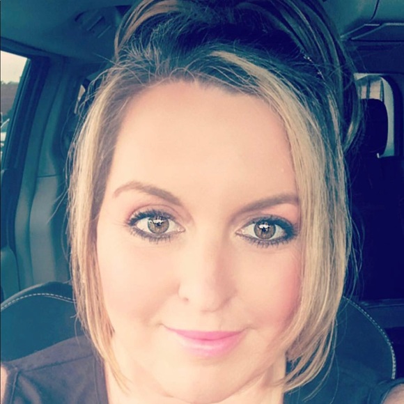 Meet your Posher, Courtney - Picture 5 of 6